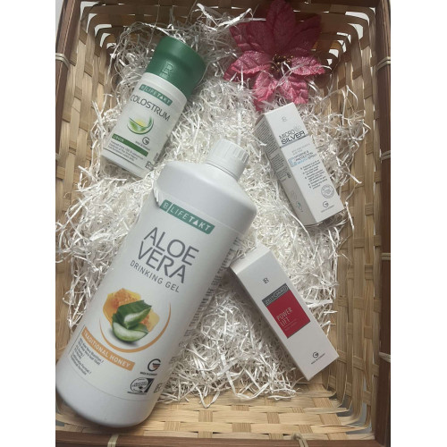 Празнична кутия ЗДРАВЕ-Алое вера гел с мед, Течна коластра, Микросилвър спрей против вируси, Лек крем-водорасли, овес и хиалурон Празнична кутия ЗДРАВЕ-Алое вера гел с мед, Течна коластра, Микросилвър спрей против вируси, Лек крем-водорасли, овес и хиалурон