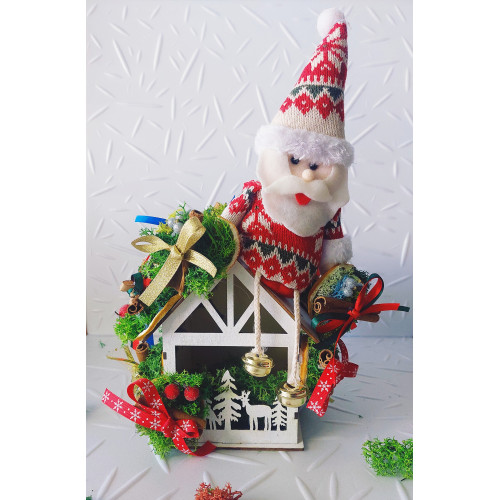 Коледна къщичка с 15 късмета с еленски мъх Коледна къщичка с 15 късмета с еленски мъх