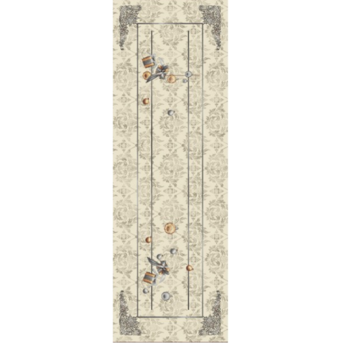 Коледен тишлайфер с нежни  сребърни орнаменти