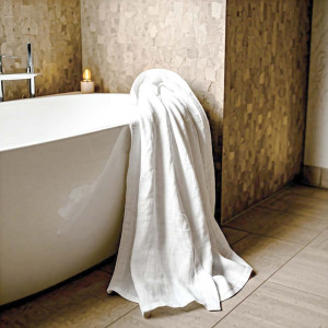 Ленен халат за баня и СПА БЯЛО Ленен халат за баня и СПА БЯЛО