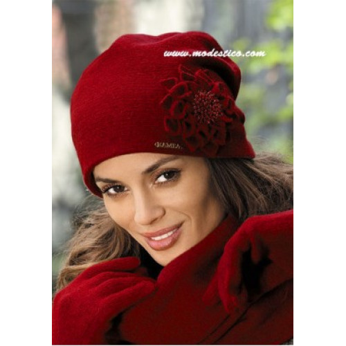 Зимна дамска шапка