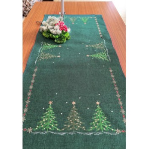 Коледен тишлайфер за маса в зелено и златиста бродерия