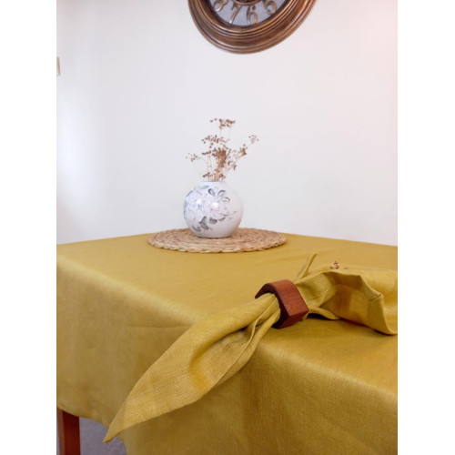 Ленена покивка за маса в цвят охра Ленена покивка за маса в цвят охра